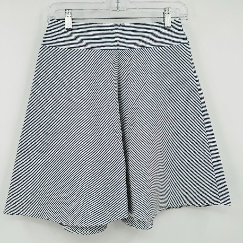 Ann Taylor Size 0P White & Gray Stiped A-Line Side Zip Mini Skirt
